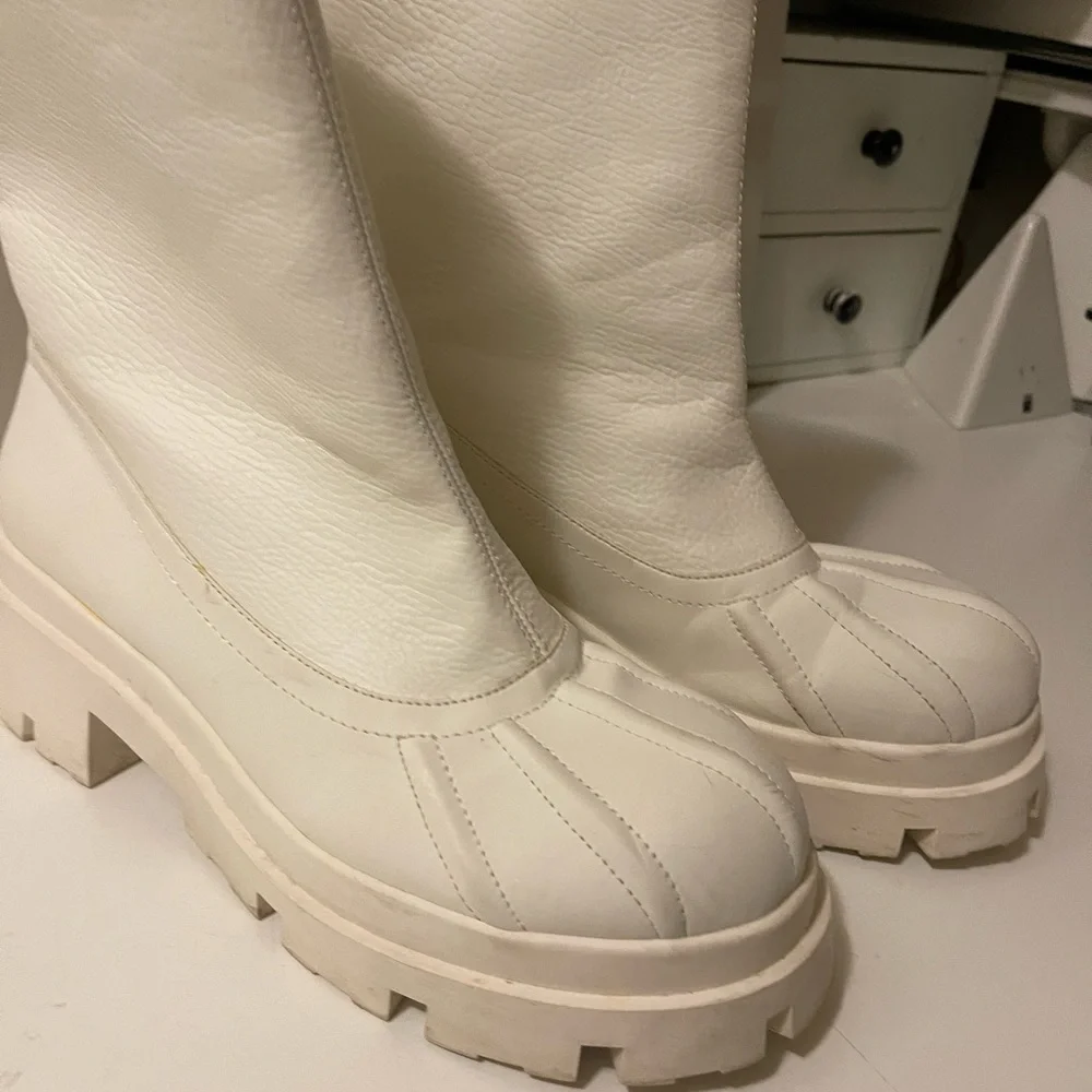 Asos gorgeous non-slip cozy boots in great conditions